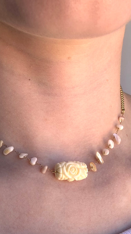 Collana White Rose